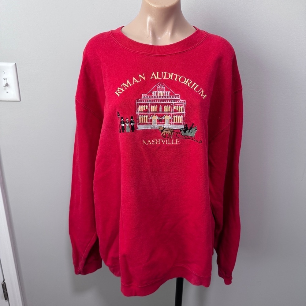 Top Threads Ryman Auditorium Nashville Red Sweatshirt Embroidered Horse Large